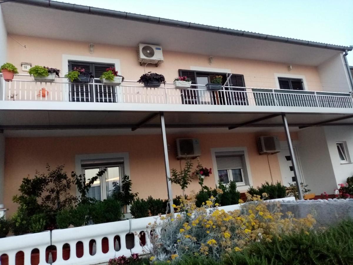 Apartment Lana Сен Екстериор снимка