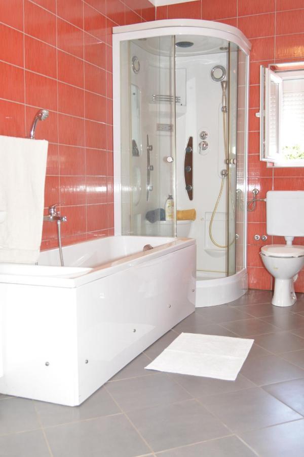 Apartment Lana Сен Екстериор снимка