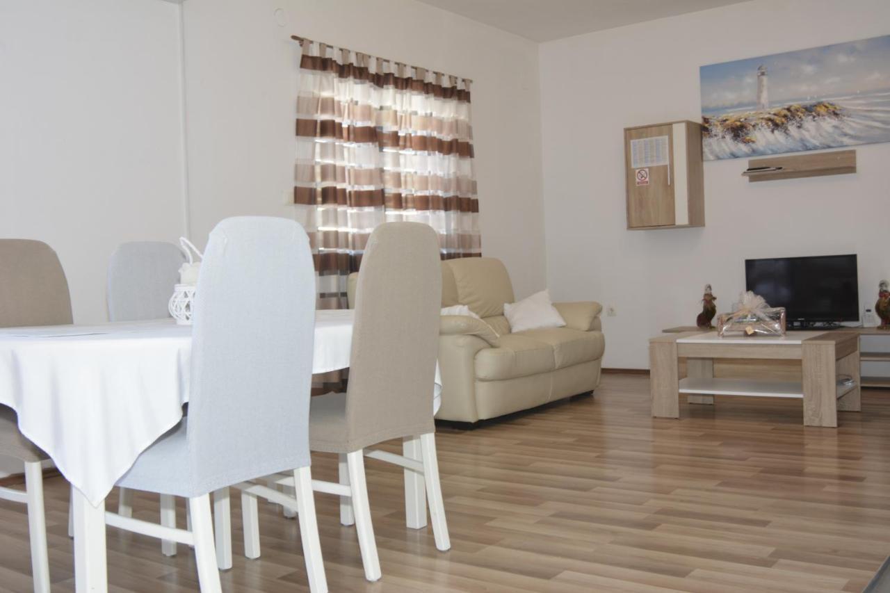 Apartment Lana Сен Екстериор снимка
