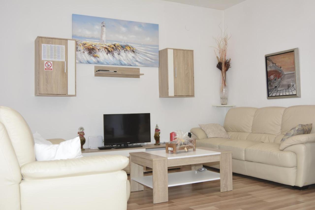 Apartment Lana Сен Екстериор снимка
