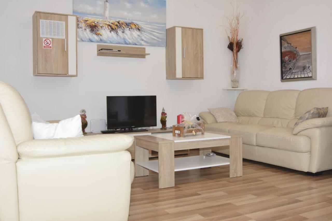 Apartment Lana Сен Екстериор снимка